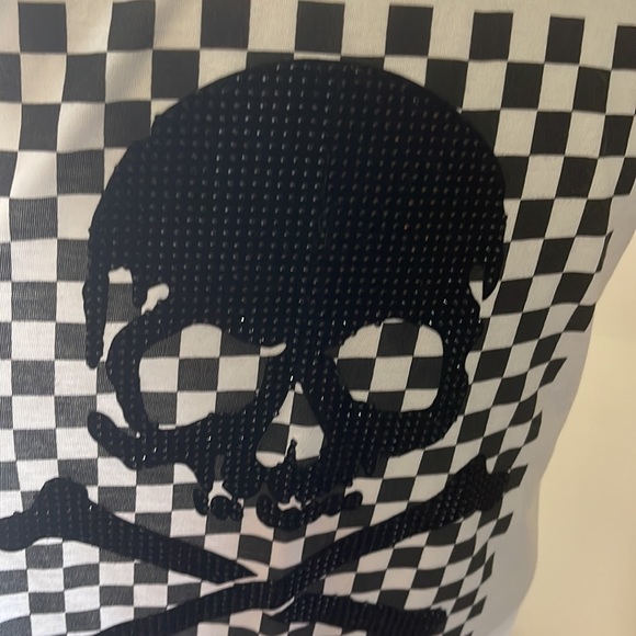 NWOT Glittery stone skull 💀 T-shirt - Picture 2 of 5